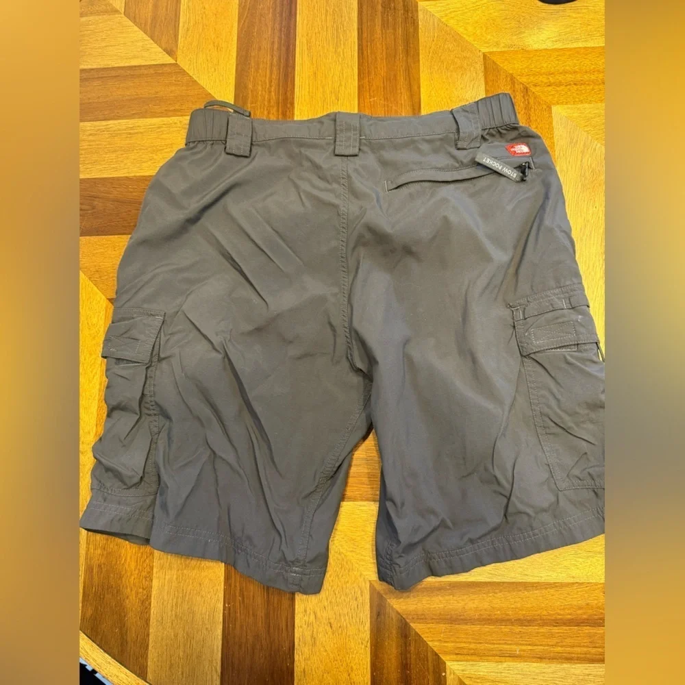 The North Face Men's Charcoal Cargo Shorts inside key pocket adjustable waist